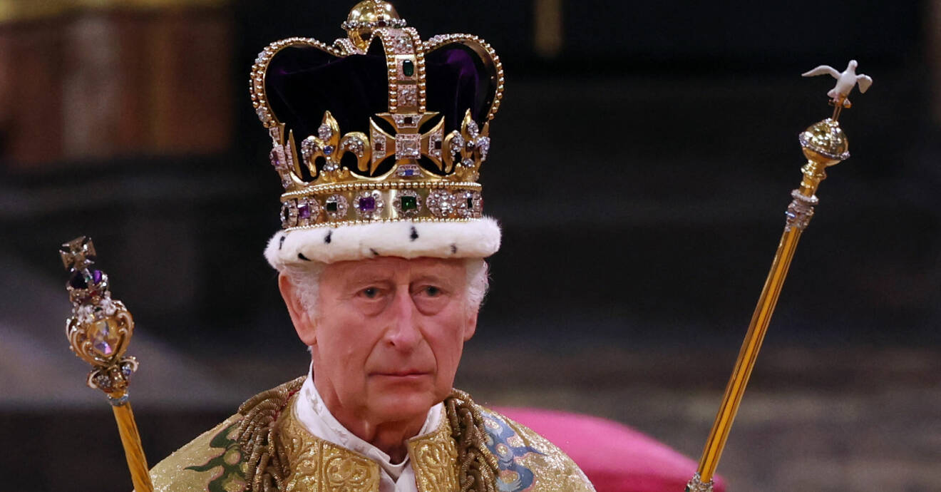 Kung Charles III kröns.