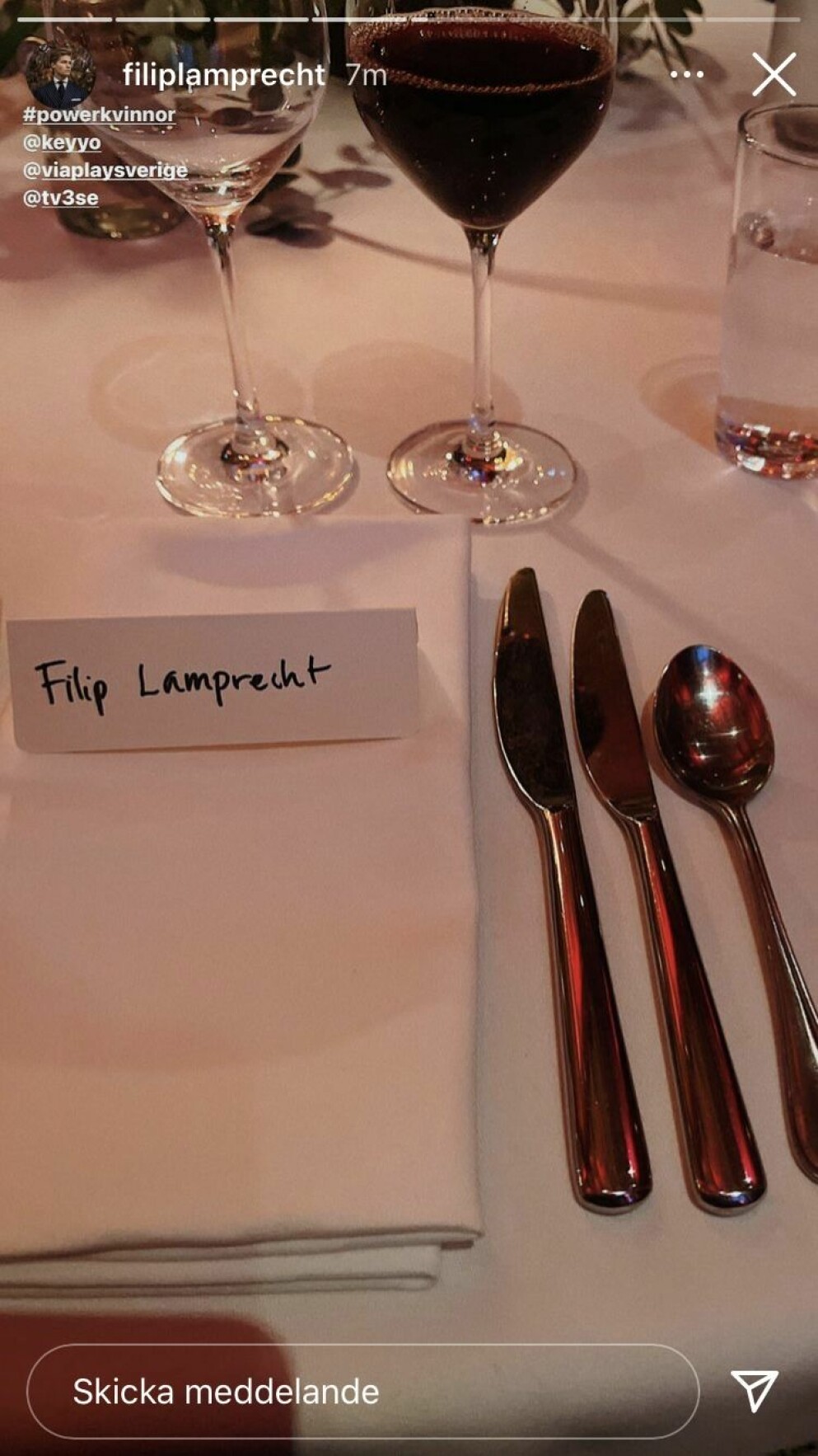Filip på plats under middagen.