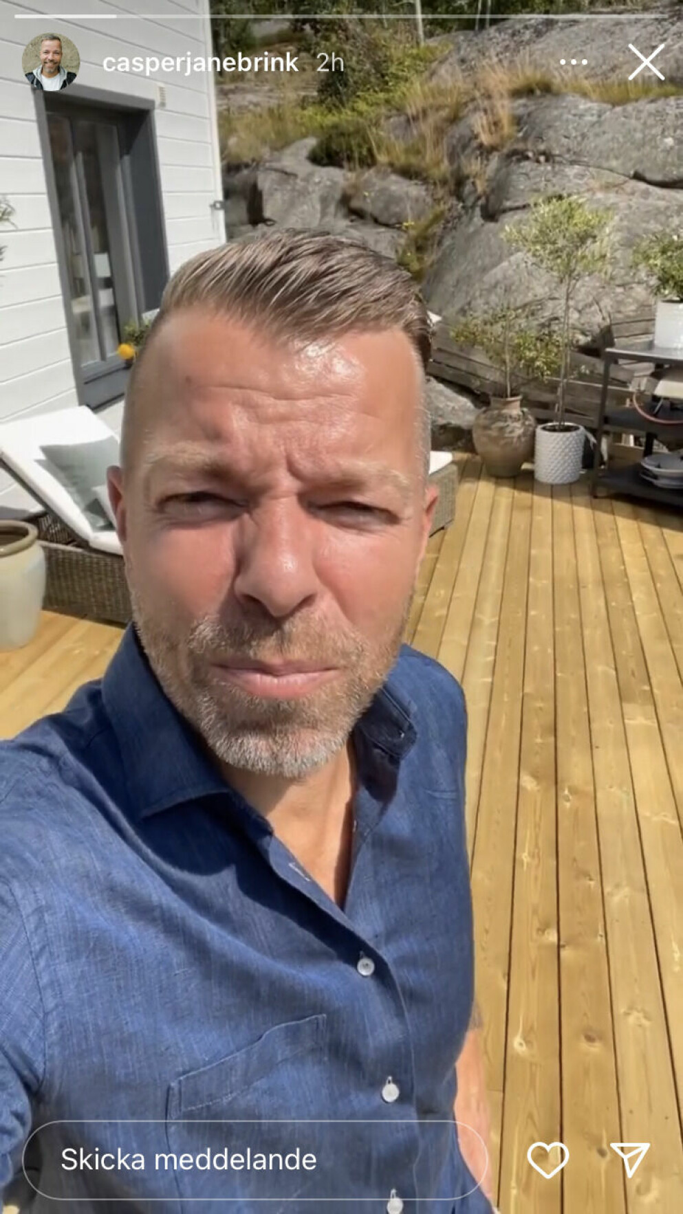– Den nya altanen som håller på att byggas, säger Casper i en video på Instagram story. Casper på Lassemans nya altan!