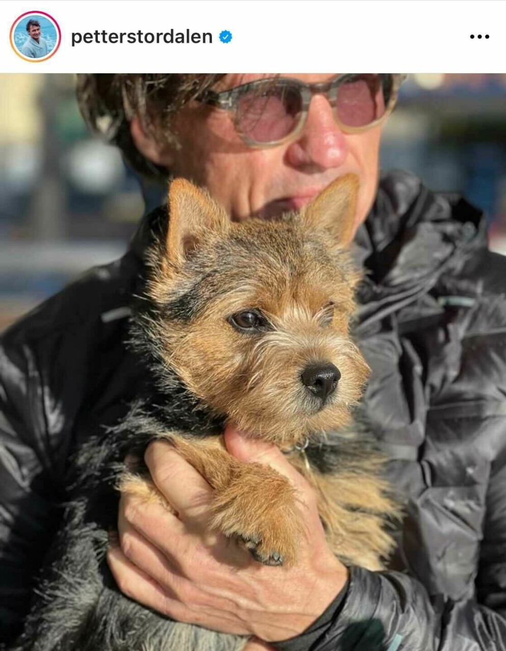 <span class=" italic" data-lab-italic_desktop="italic">Petter Stordalen tillsammans med familjens nya ögonsten. Foto: Petter Stordalen/Instagram</span>