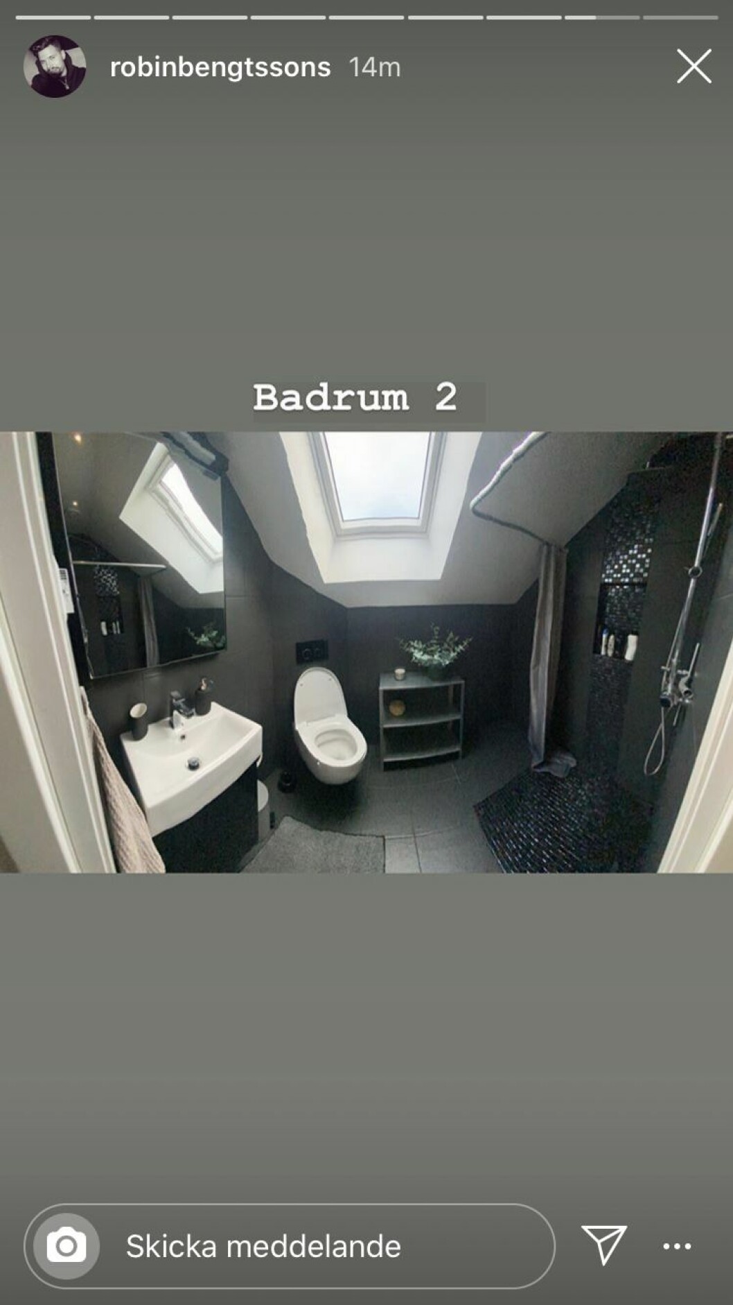 I parets villa finns minst två badrum. Foto: Instagram