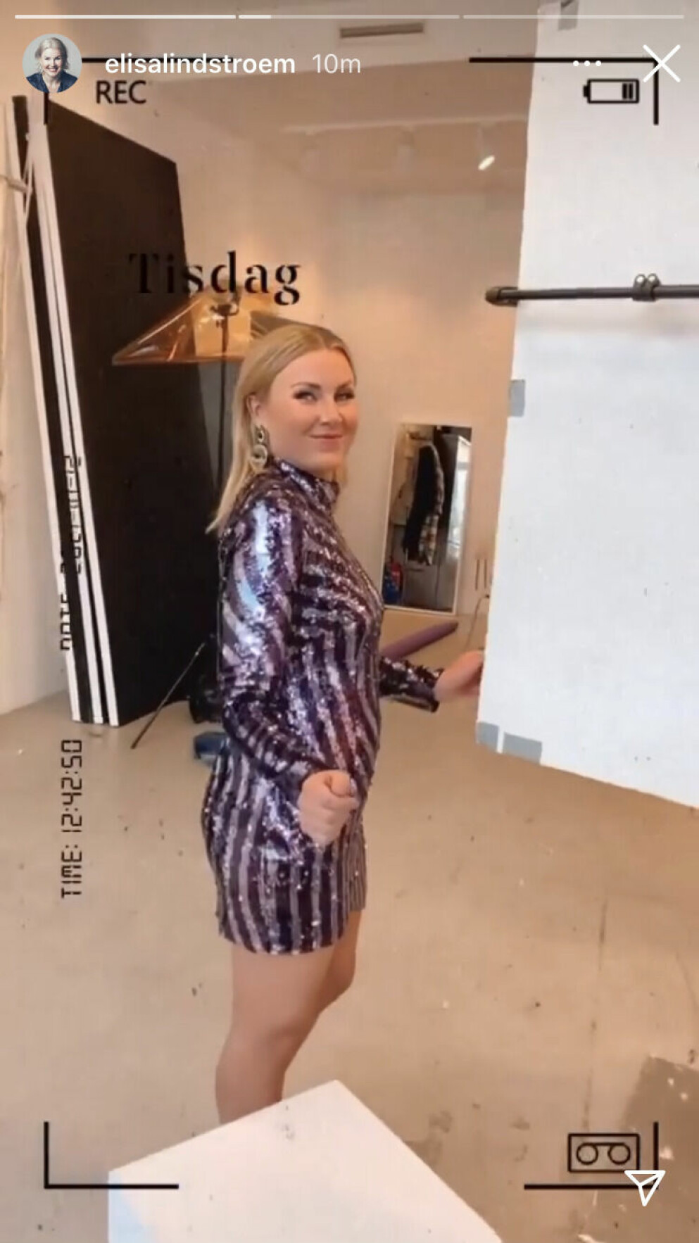 Elisa har bland annat fotograferats i huvudstaden.