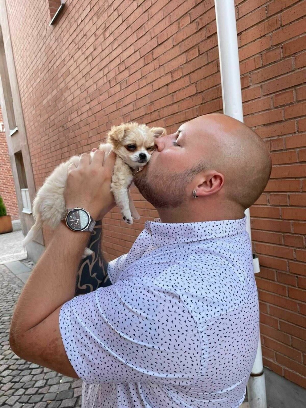 Mattias har blivit hundägare efter sin Idol-resa. Mattias och sambon Zandra har skaffat en hund tillsammans.