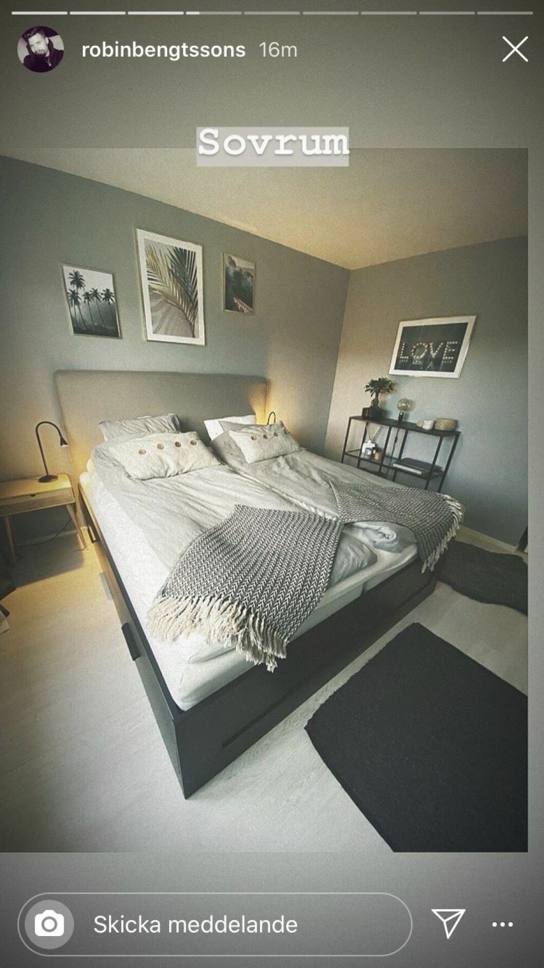Sovrummet går i toner av grått. Foto: Instagram