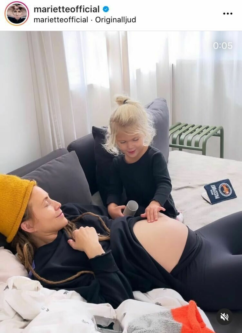 Höggravida Mariette och bonusdottern Mariette Hansson