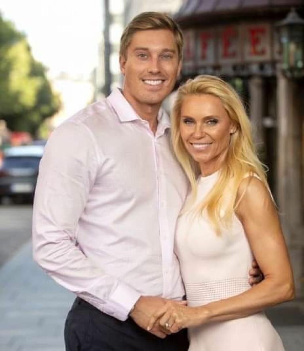 Anna Anka är lycklig tillsammans med fästmannen David Johansson. Anna Anka och fästmannen David Johansson