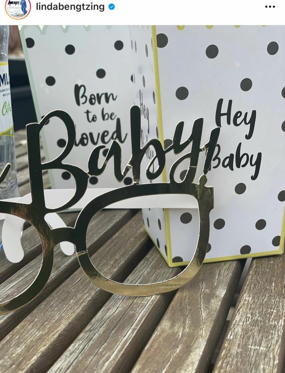 Artisten Linda Bengtzings bild från Sanna Nielsens babyshower.