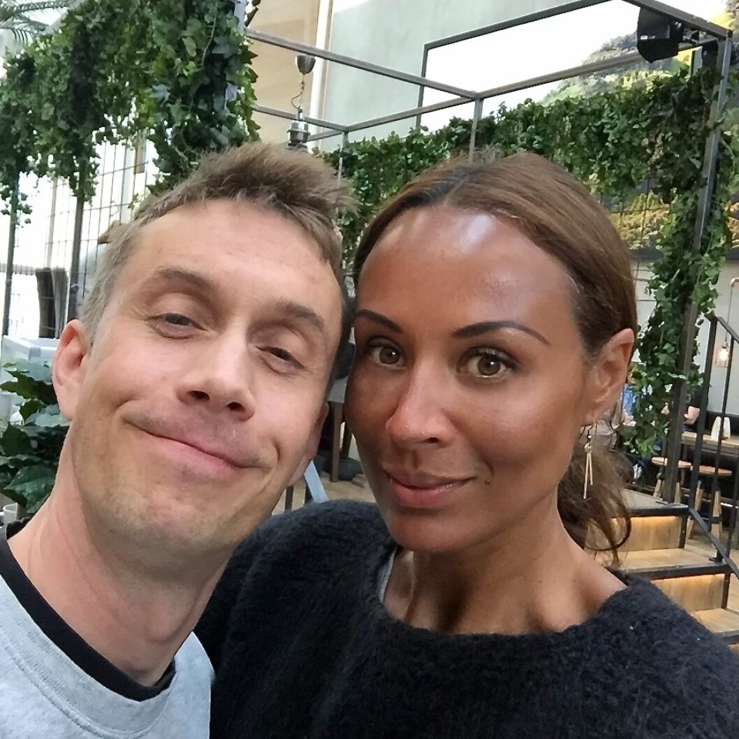 Lotta Gray träffar Ola Forssmed i Täby Centrum och pratar livet. Foto: Privat Lotta Gray träffar Ola Forssmed i Täby Centrum och pratar livet. Foto: Privat