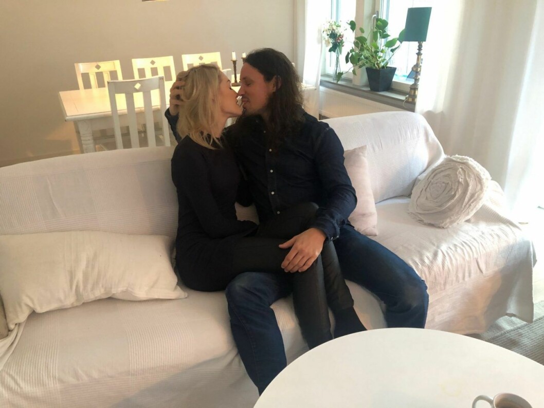 Hans relation med Simone är perfekt både känslomässigt och sexuellt enligt Robban.