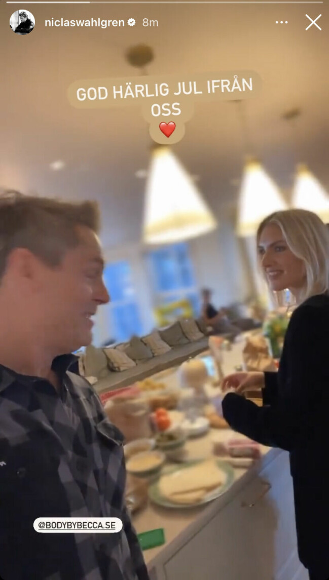 Niclas Wahlgren och Rebecca Hjelm firar jul ihop.
