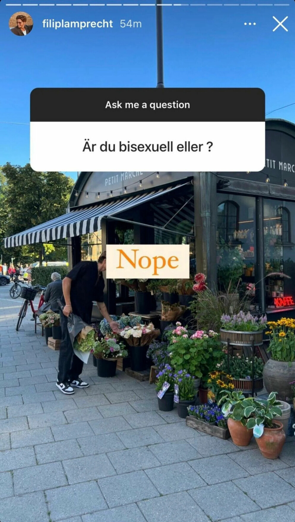 Filip Lamprecht svarar på frågor. Filip Lamprecht svarar på frågor.