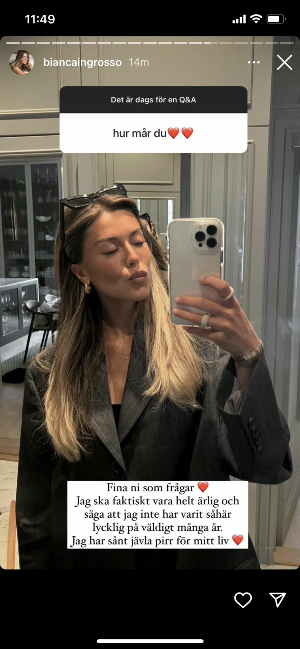 ”Fina ni som frågar. Jag ska faktiskt vara helt ärlig och säga att jag inte har varit såhär lycklig på väldigt många år. Jag har sånt jävla pirr för mitt liv.”, skriver Bianca på Instagram. Bianca