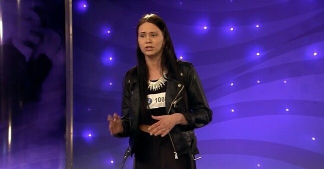 Nike Sellmar när hon uppträdde i idol 2013. Nike Sellmar i idol 2013
