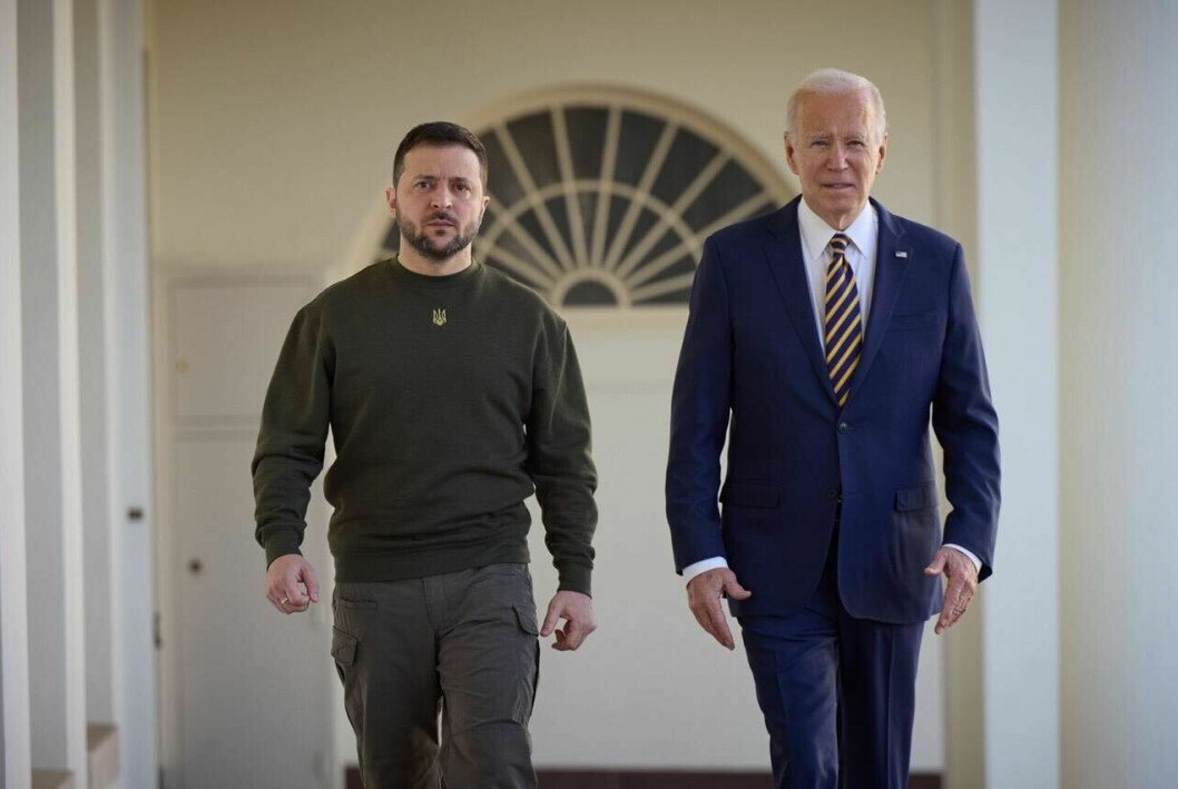 Volodymyr Zelenskyi, 44, och Joe Biden, 80.