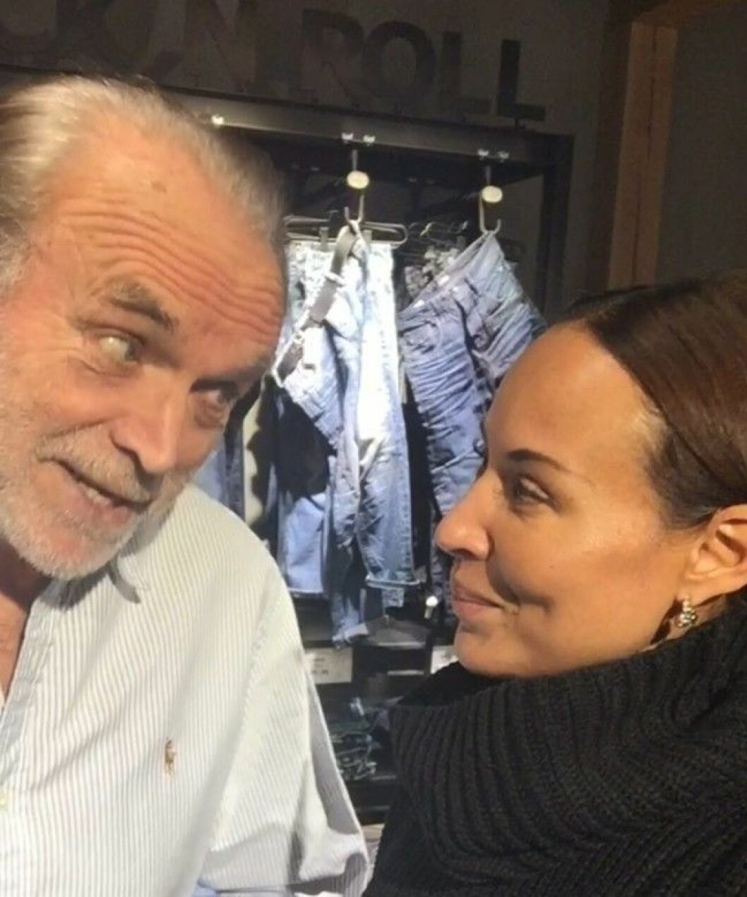 Hänts Lotta Gray tog en selfie med Claes af Geijerstam. Hänts Lotta Gray tog en selfie med Claes af Geijerstam.