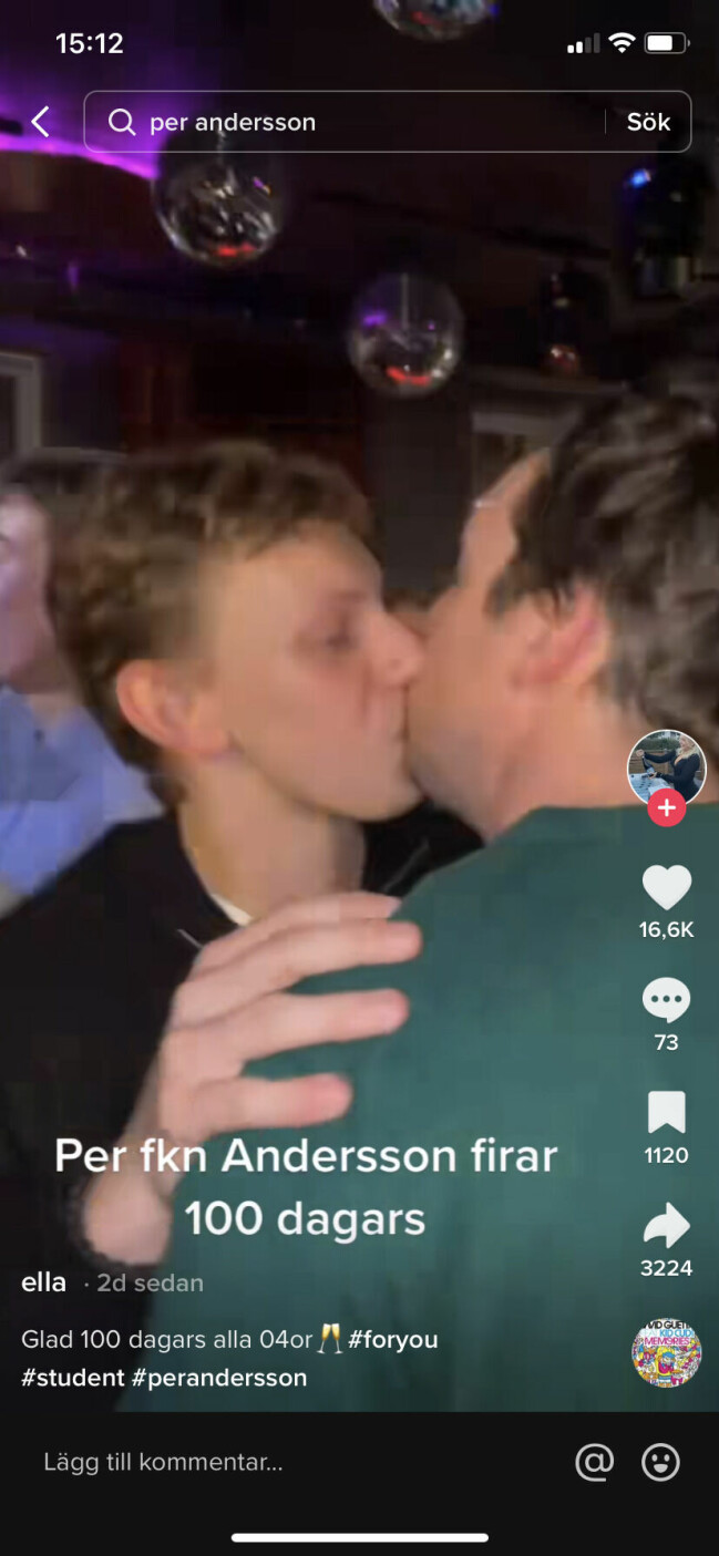 Pers kyss fångades på bild. Foto: Tiktok Pers kyss på Tiktok