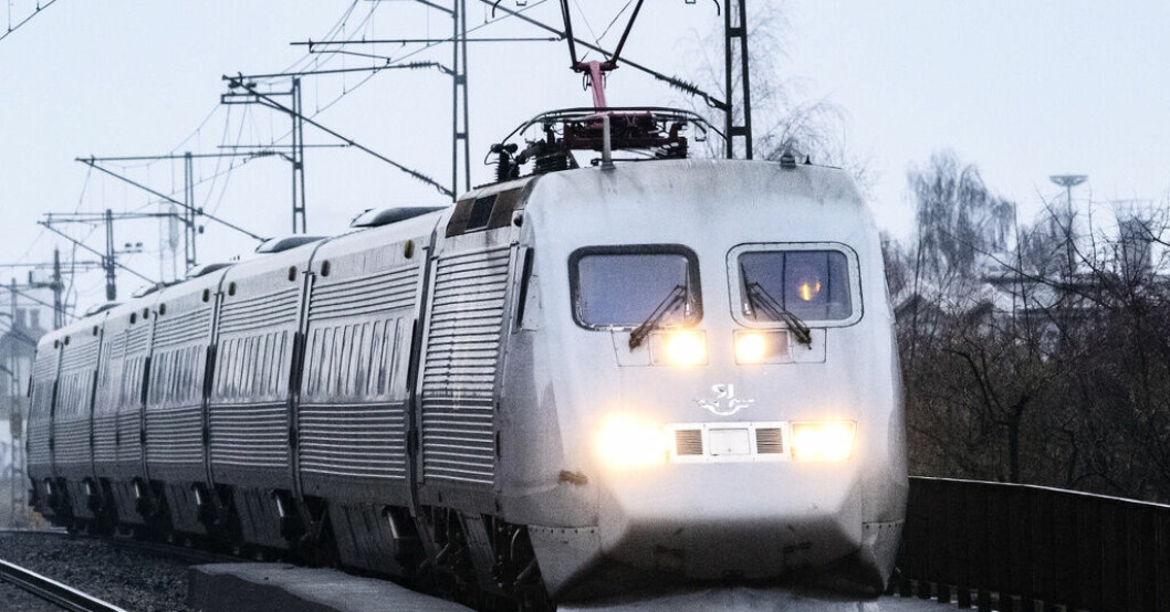 Indikationer tyder på att satsningarna i statens nationella infrastrukturplan inte är samhällsekonomiskt lönsamma, enligt Riksrevisionen. Arkivbild. Satsningar på vägar och järnvägar under lupp