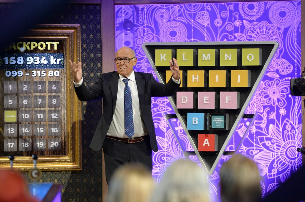 Ingvar Oldsberg gjorde premiär som programledare för <span class=" italic" data-lab-italic_desktop="italic">Bingolotto</span> år 2014. Ingvar Oldsberg gjorde premiär som programledare för Bingolotto år 2014.