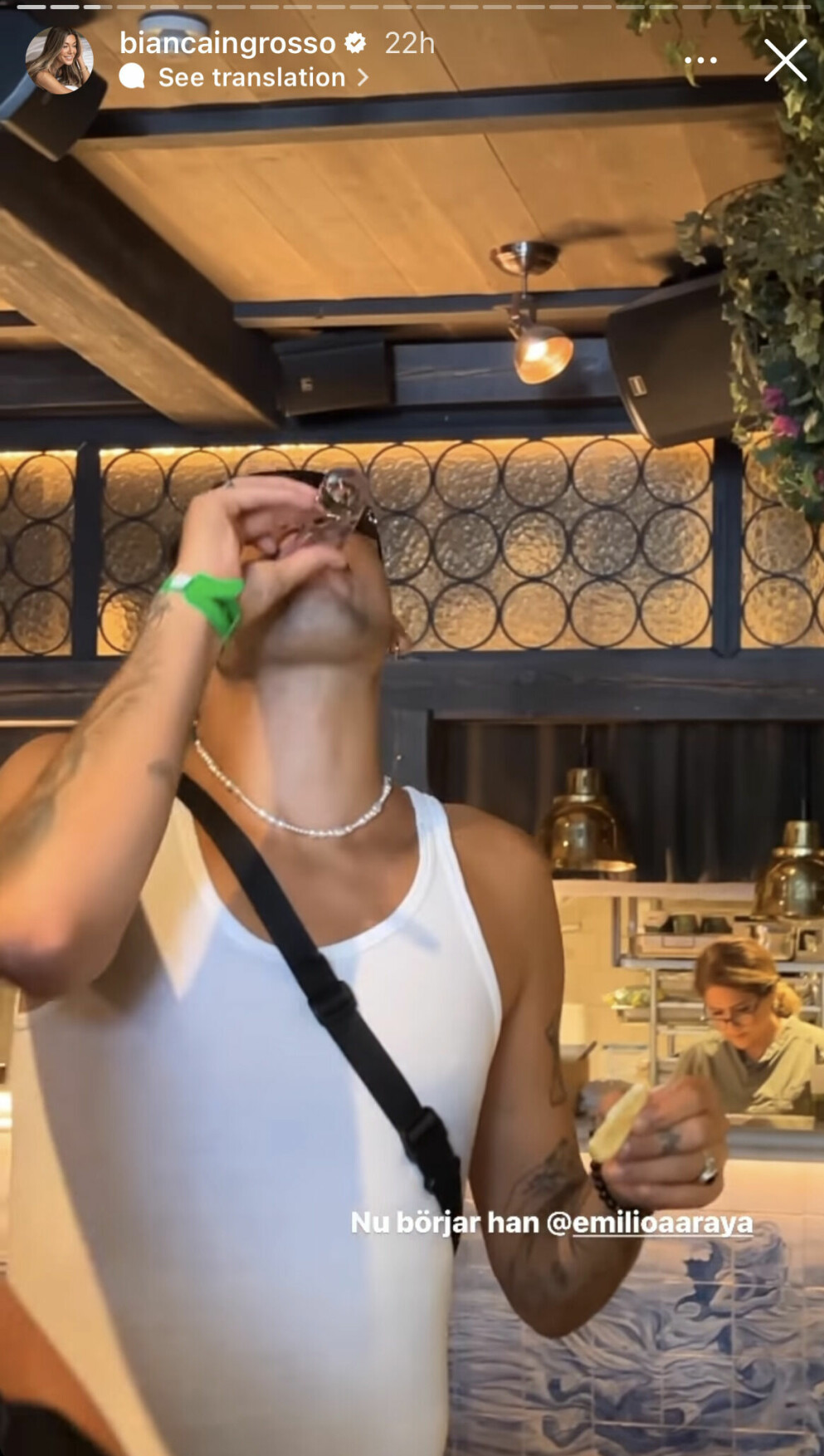 Innan gänget tog sig in på festivalområdet förfestades det med shots. Innan gänget tog sig in på festivalområdet förfestades det med shots.