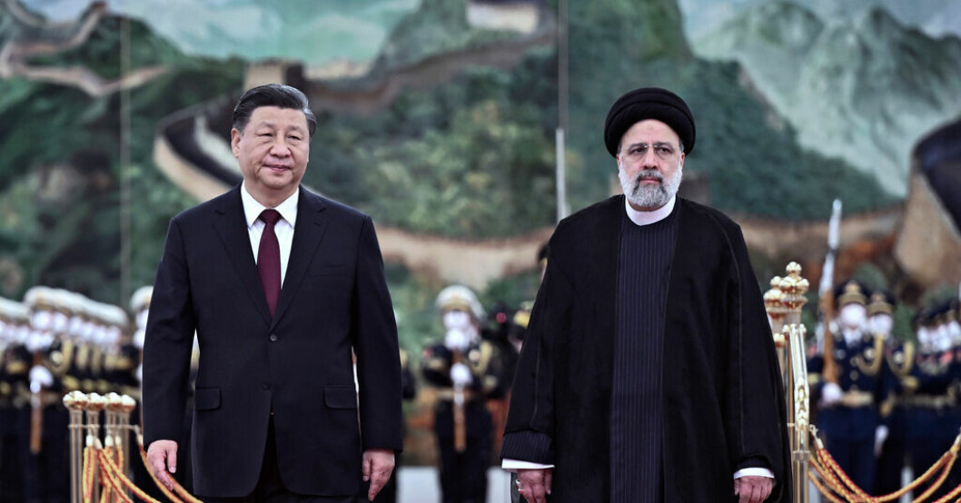 Irans president Ebrahim Raisi, på statsbesök i Kina, har bjudit Xi Jinping att besöka hemlandet. Kinas president reser till Iran