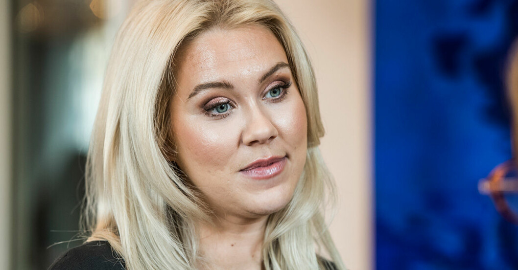 Isabella säger att det hon visat upp bara varit en fasad, medan verkligheten varit en annan.