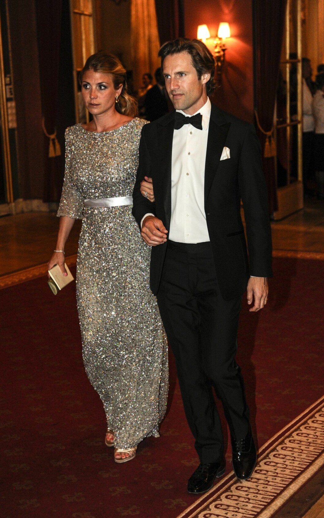 Isabelle Brummer Lewenhaupt och Adam Lewenhaupt anländer till middagen på Grand hotell i Stockholm inför bröllopet mellan prinsessan Madeleine och Christopher O’Neill. Isabelle Brummer Lewenhaupt