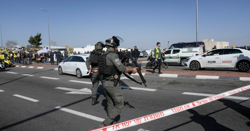 Bil in i folkmassa i Jerusalem – flera döda