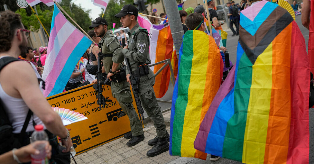 Israelisk polis vaktar prideparaden i Jerusalem på torsdagen. Säkerhetsminister hånad under pride i Jerusalem