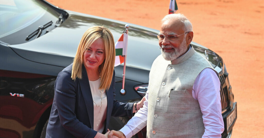 Italiens premiärminister Giorgia Meloni välkomnas av Indiens premiärminister Narendra Modi i New Delhi på torsdagen. Modi: Släpp motsättningarna om Ukraina