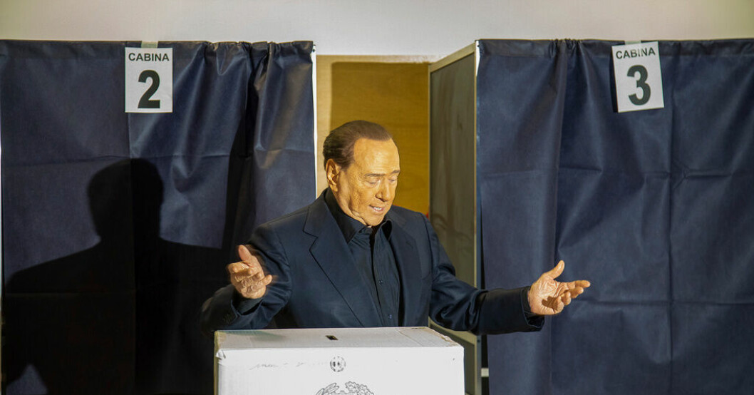 Italiens tidigare premiärminister Silvio Berlusconi röstar i söndagens regionval i Lombardiet. Kort därpå uttalar han sig kritiskt om Ukrainas president Volodymyr Zelenskyj. Berlusconi i hätskt utfall mot Zelenskyj