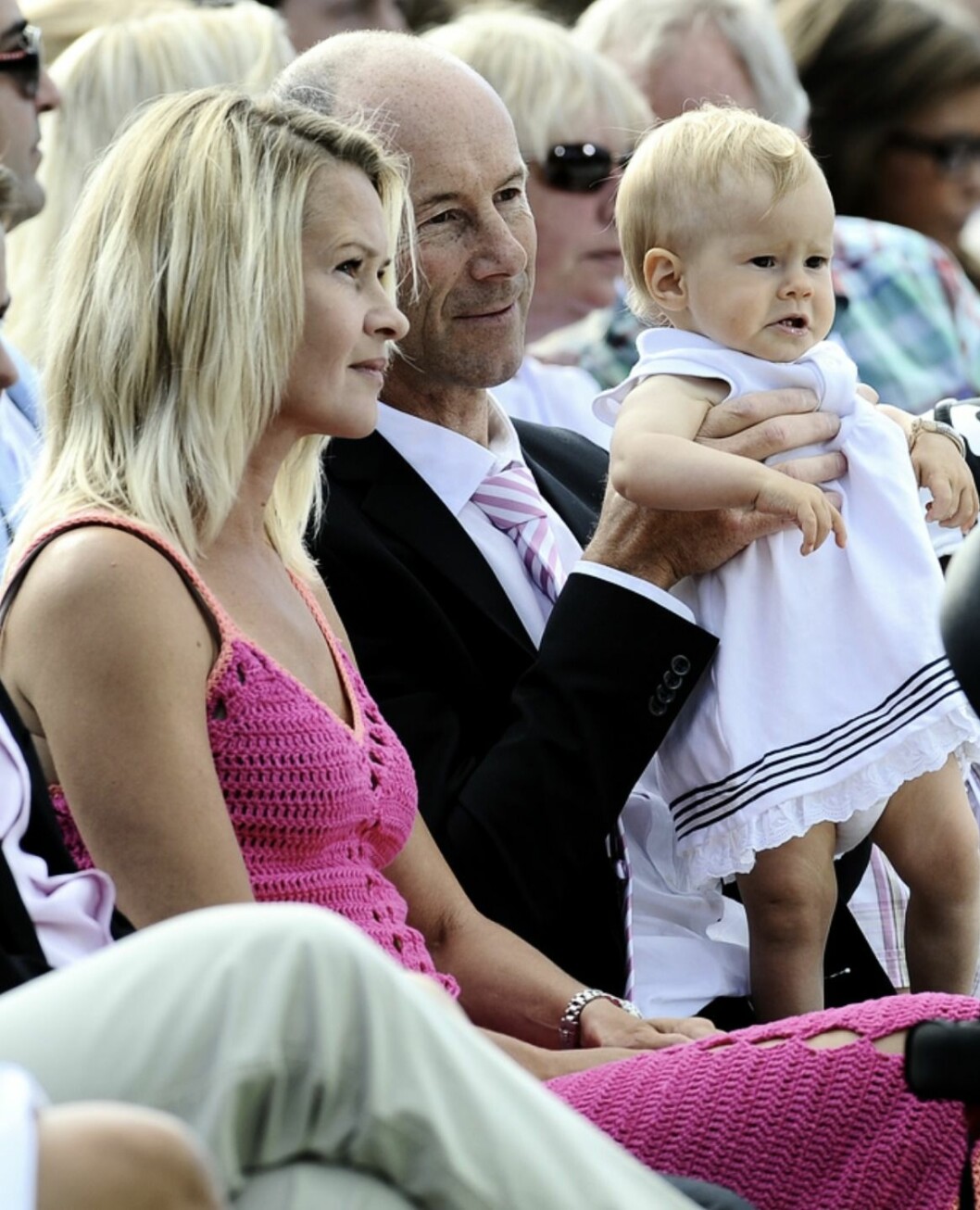 Tarja, Ingemar och Iza på kronprinsessan Victorias födelsedag år 2008. FOTO: Karin Törnblom/TT Tarja Stenmark, Ingemar Stenmark och Iza på kronprinsessan Victorias födelsedag