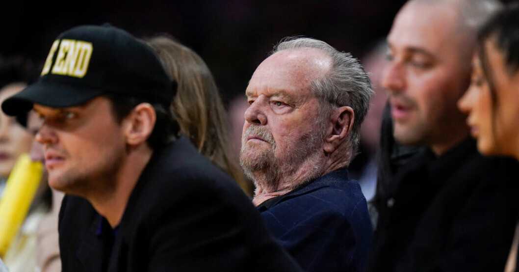 Jack Nicholson var återigen på plats för att heja på favoritlaget Lakers. Jack Nicholson tillbaka vid basketplanen