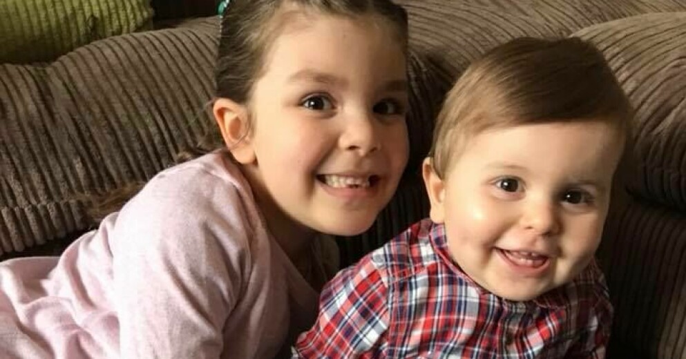 Sienna, 7, och Isaac, 3, befann sig i sina sovrum när huset började brinna. ”Röken var alldeles för kraftfull”, skriver mamman Jade Horton. Isaac och Sienna
