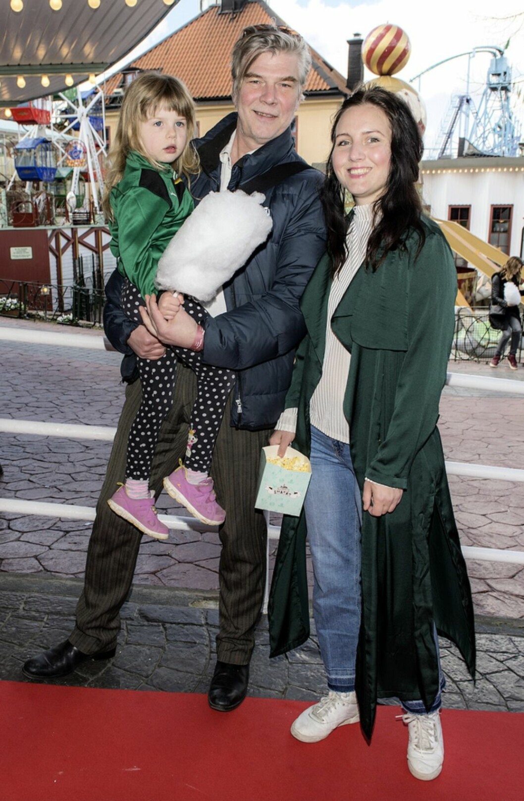 Jakob Eklund tillsammans med dottern Tove Eklund, på Gröna lunds vårkalas år 2016. FOTO: Eero Hannukainen/TT Jakob Eklund tillsammans med Tove Eklund
