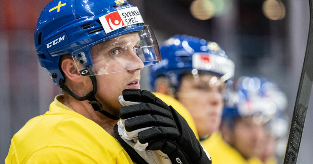 Jakob Silfverberg har varit sugen på VM i flera år, men stoppats av covid och andra orsaker. Nu ser han fram emot att spela VM i ett Tre Kronor med stark lagkänsla. Chans till VM-revansch - efter elva år: "Sugen"