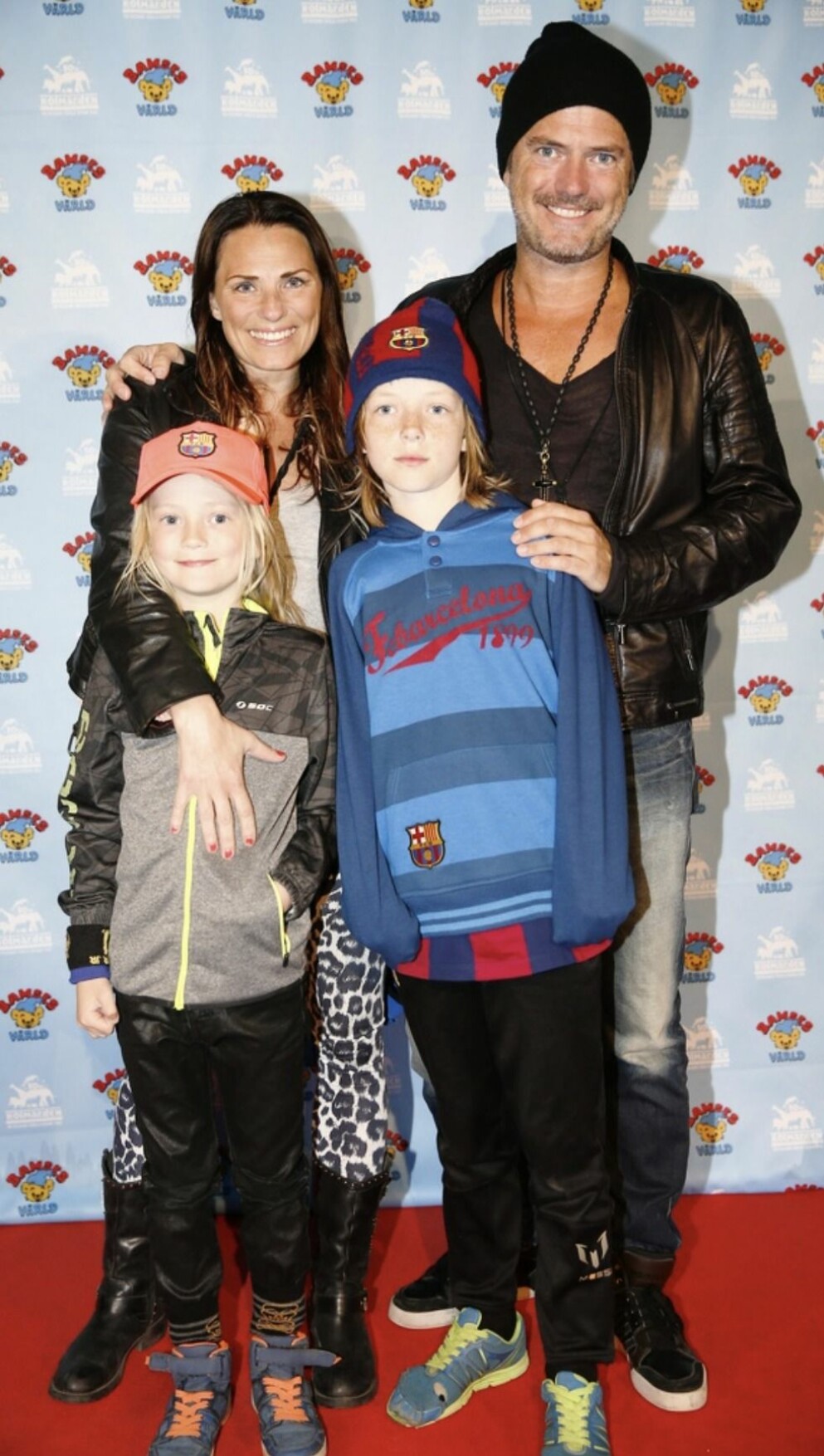 Jakob, Lisa och sönerna Leo och Zion. Jakob Stadell med frun Lisa och barnen Leo och Zion.