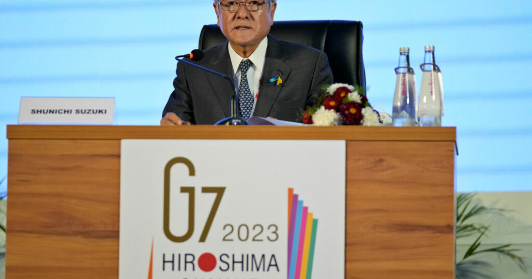 Japans finansminister Shunichi Suzuki. G7 kräver miljardstöd från IMF till Ukraina