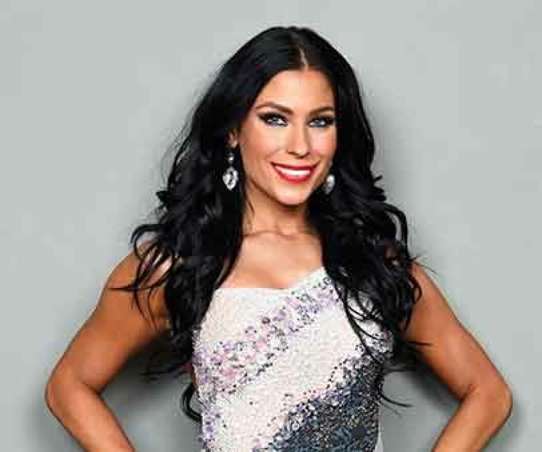 Jasmine Takács har dansat bakom stora världsstjärnor. Jasmine Takács är dansare i Let's dance.