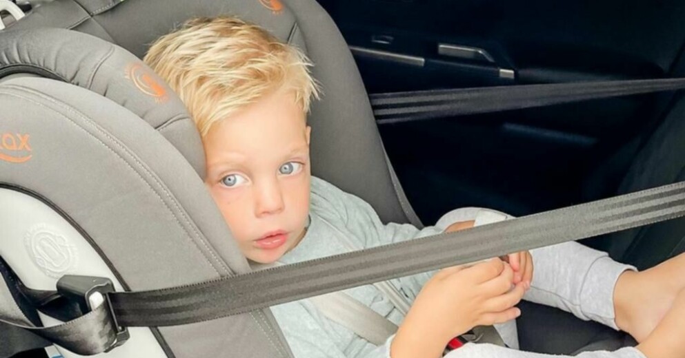 Jaxon var bara tio månader gammal när olyckan inträffade. I år fyller han tre år och lider inte av några men efter olyckan. Här sitter han i en bakåtvänd bilbarnstol. Jaxon
