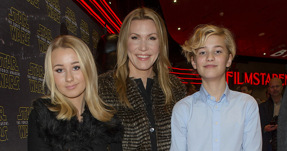 Jenny Alversjö på premiär med barnen Olivia och Leo. Jenny Alversjö med barnen Leo och Olivia
