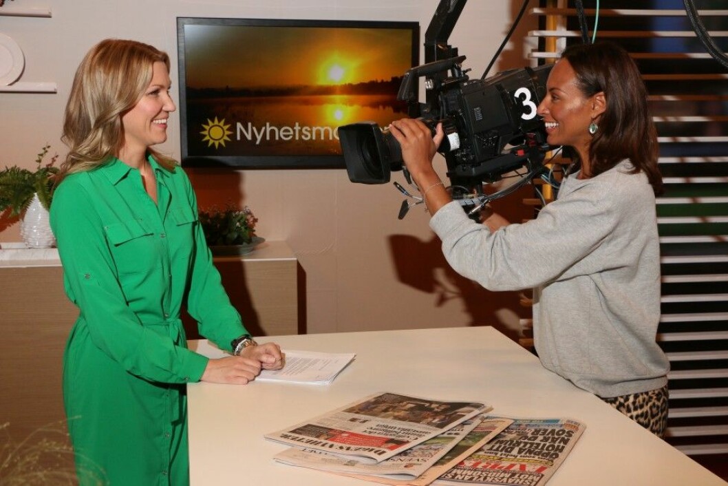 Lotta träffar Jenny i TV4-huset. Foto: Micael Engström. Jenny_004