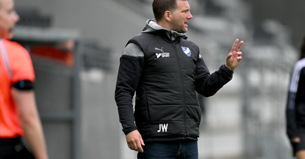 Jens Wedeborg väljer att lämna jobbet som huvudtränare i IFK Kalmar efter en tung start på den damallsvenska säsongen. Arkivbild. Tränaren lämnar efter utskåpningen