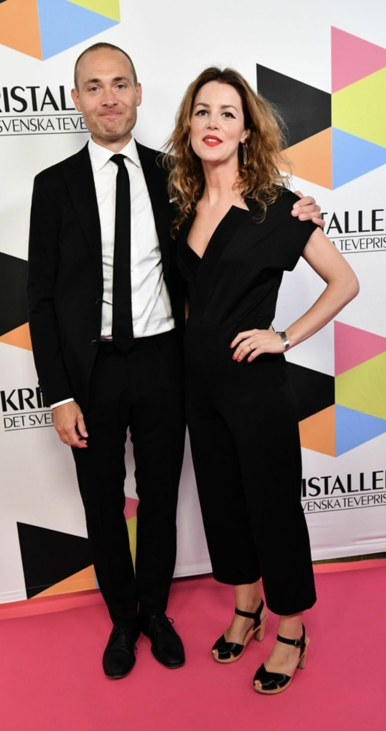 Jesper Rönndahl tillsammans med frun Marie Agerhäll på röda mattan.