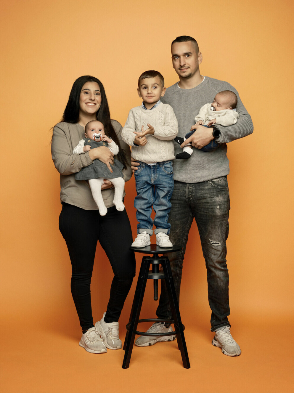 Jian Bergman och Anton Bergman med Milan och tvillingarna Elias och Alina. Jian Bergman och Anton Bergman med Milan och tvillingarna Elias och Alina