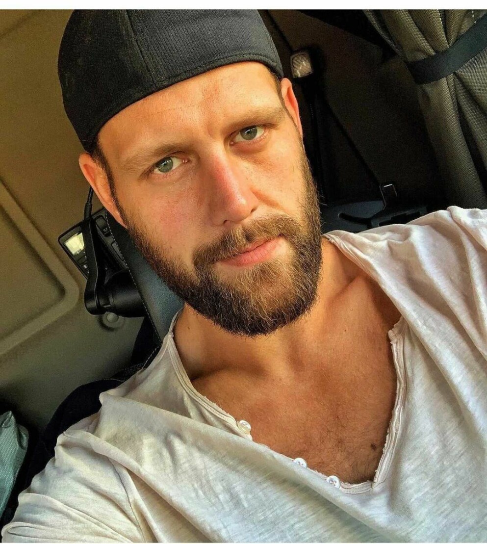 Jimmy Sjöberg sökte vård för stukat finger och dödförklarades av misstag. 33-årige Jimmy Sjöberg från Göteborg dödförklarades av misstag.