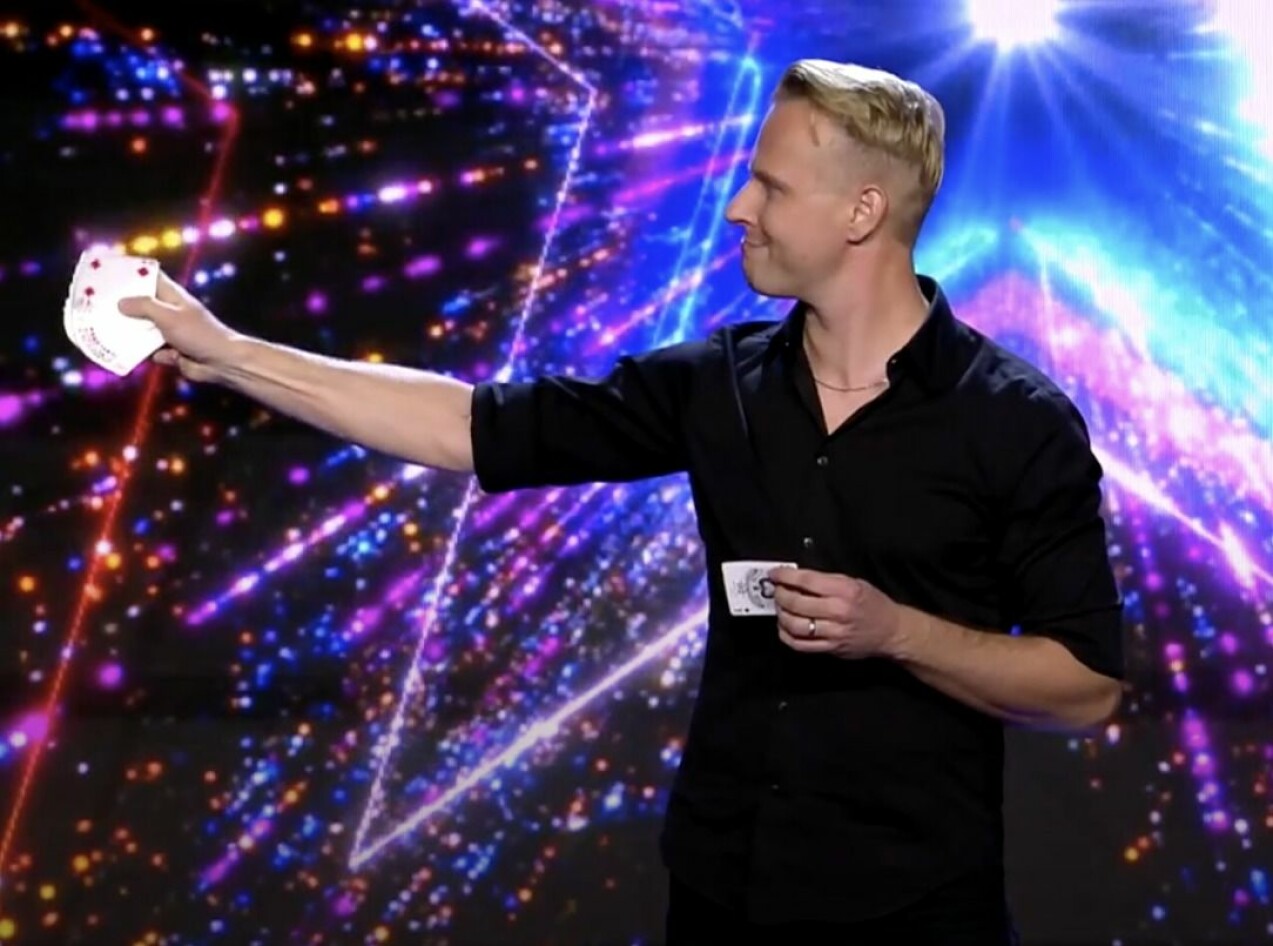 Johan Ståhl på scen i <span class=" italic" data-lab-italic_desktop="italic">Talang</span> 2021. Johan Ståhl i Talang 2021