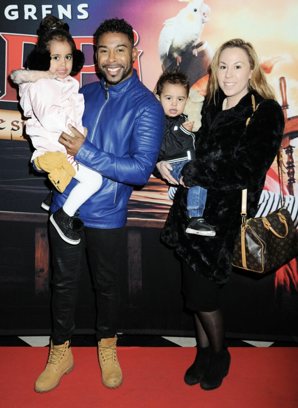 John Lundvik och sambon Jotta med barnen Michael och Naomi. John Lundvik och sambon Jotta med barnen Michael och Naomi