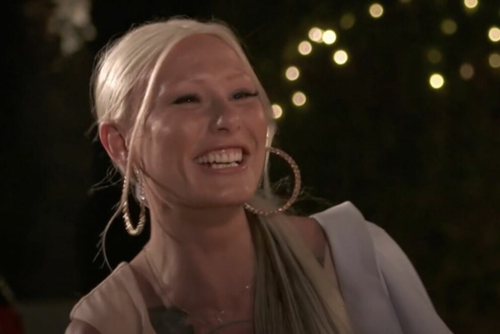 Jolin Sikström. Jolin Sikström presenterar sig för killarna i Bachelor 2021