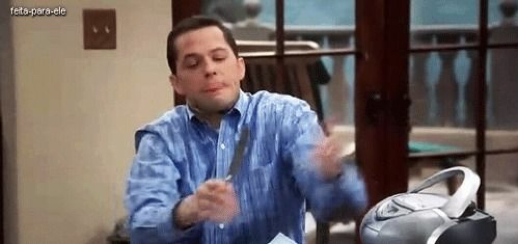Via: <a href="http://giphy.com/gifs/foto-two-and-a-half-men-leticia-avelar-Hsf1YVQ4S0XQs" target="_blank">Giphy</a> Via: Giphy