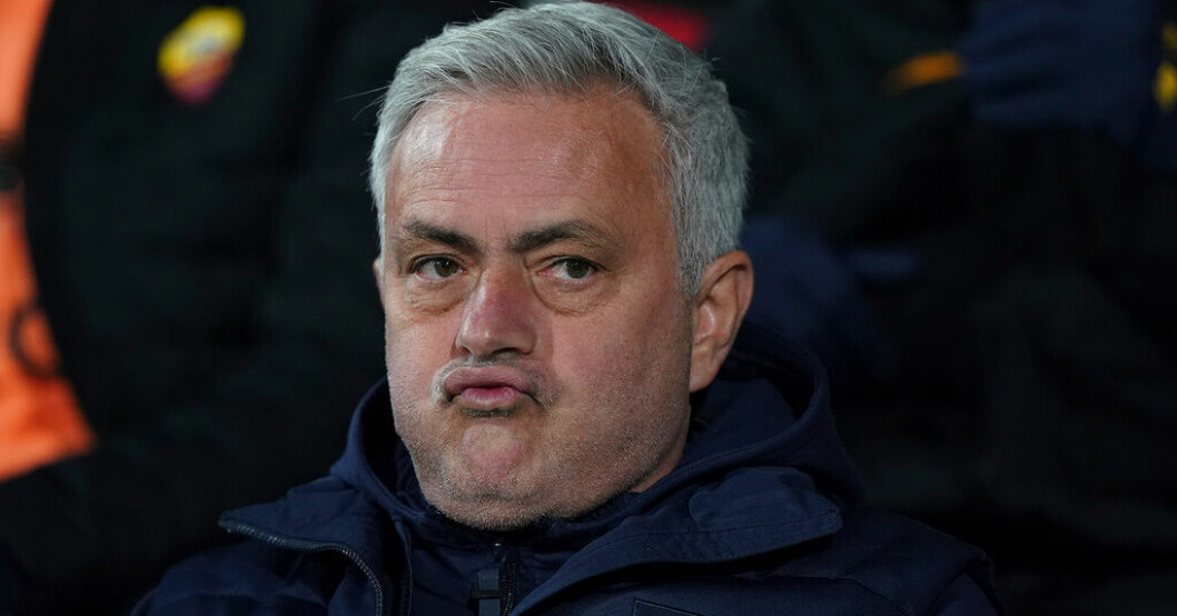 José Mourinho blev utvisad när hans Roma föll mot bottenlaget Cremonese. Mourinho såg rött när Roma föll mot bottenlaget